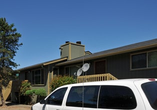 35th Place Apartments in Portland, OR - Building Photo - Building Photo