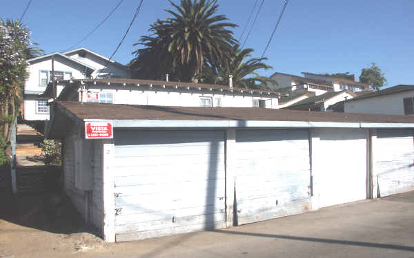 241 Lower Cliff Dr in Laguna Beach, CA - Building Photo