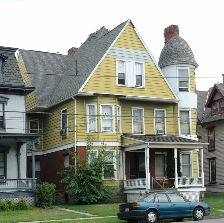 714 W 3rd St in Williamsport, PA - Foto de edificio