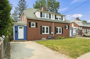 166 Roger Williams Ave in Rumford, RI - Building Photo