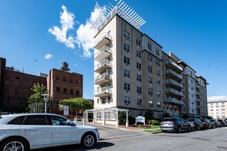 The Reef in Rockaway Beach, NY - Foto de edificio - Building Photo