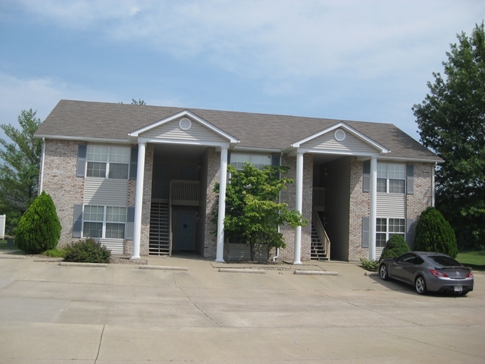 Bradington Apartments in Columbia, IL - Building Photo