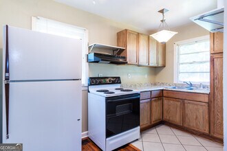 2982 Pearl St in East Point, GA - Building Photo - Building Photo