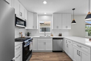 1745 W 39th St in Los Angeles, CA - Building Photo