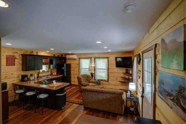 642 Gladdens Creek Rd in Robbinsville, NC - Building Photo - Building Photo