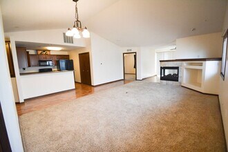 2110 Coopers Pl SE in Rochester, MN - Building Photo - Building Photo