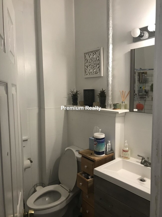 4 Linden St, Unit 1 - room in Boston, MA - Building Photo - Building Photo
