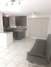 410 SE 3rd St, Unit 7 in Hallandale Beach, FL - Foto de edificio - Building Photo
