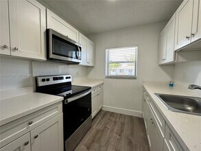 3616 NE 11th Ave in Oakland Park, FL - Building Photo - Building Photo