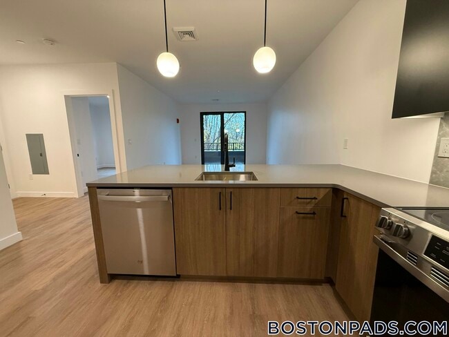 199 Gardner St in Boston, MA - Foto de edificio - Building Photo