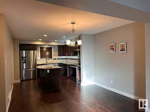 176 Desrochers Gate SW in Edmonton, AB - Building Photo - Building Photo