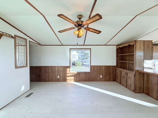 52335 Harrisburg Ln in New Baltimore, MI - Building Photo - Building Photo