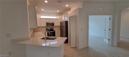 2092 Wellington St in Naples, FL - Building Photo - Building Photo