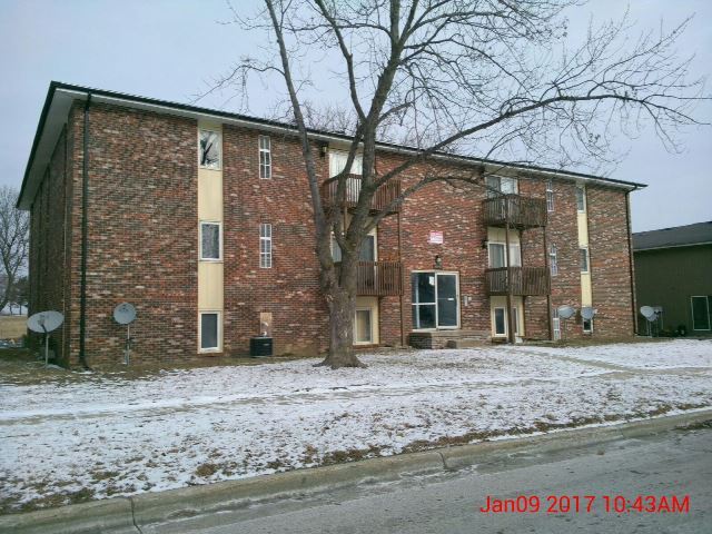 2206 Rainbow Ave in Bloomington, IL - Foto de edificio