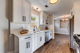 4856 Wick Dr in Oak Lawn, IL - Building Photo - Building Photo