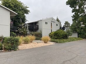 Brown Street, 102-156 in Napa, CA - Building Photo - Interior Photo