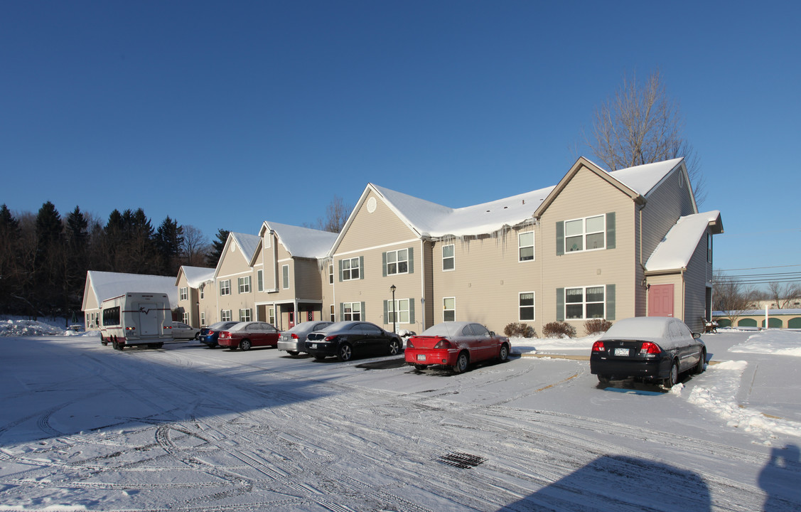 Village Place Apartments in Victor, NY - Foto de edificio