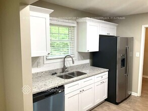 4930 Brookwood Pl in Atlanta, GA - Foto de edificio - Building Photo