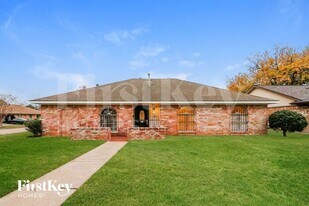 2005 Tulsa St in Deer Park, TX - Building Photo