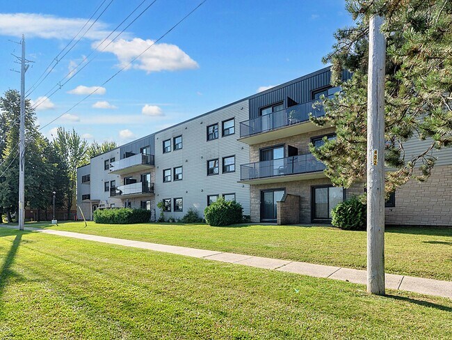 The Huron Apartments in Saugeen Shores, ON - Building Photo - Building Photo