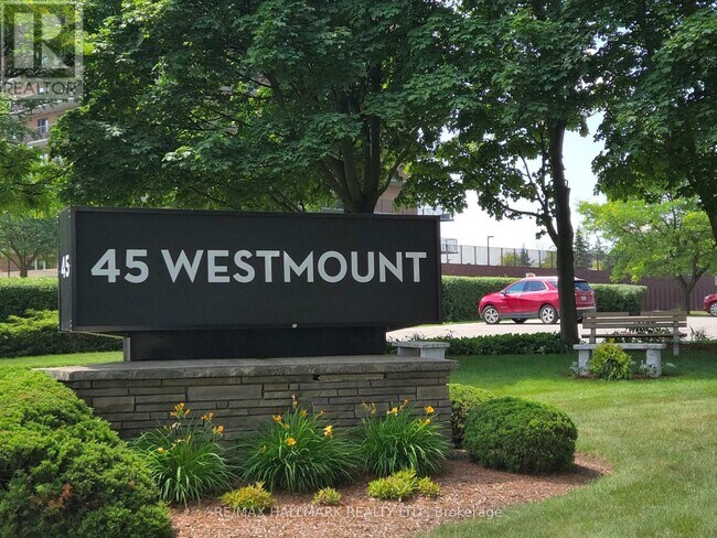 45 Westmount Rd N in Waterloo, ON - Building Photo - Building Photo