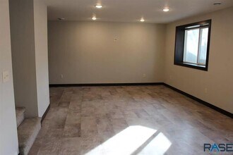 1115 N Union Ave in Madison, SD - Foto de edificio - Building Photo