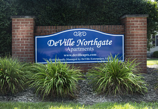 DeVille Northgate in North Canton, OH - Foto de edificio - Building Photo