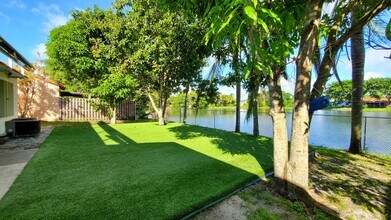 5769 Ellis Hollow Rd E in Greenacres, FL - Building Photo - Building Photo