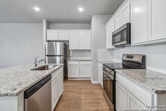 3921 Abbott Pass in Saint Hedwig, TX - Building Photo - Building Photo