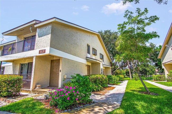 113 Gardens Dr in Pompano Beach, FL - Building Photo - Building Photo