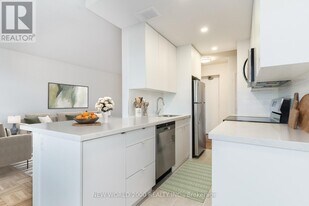 1220 Bayview Ave in Toronto, ON - Building Photo