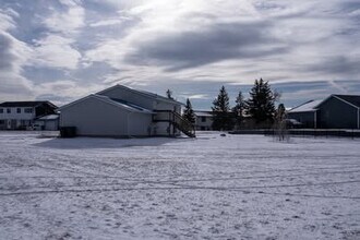 8590 Ptarmigan Ave in Gillette, WY - Foto de edificio - Building Photo