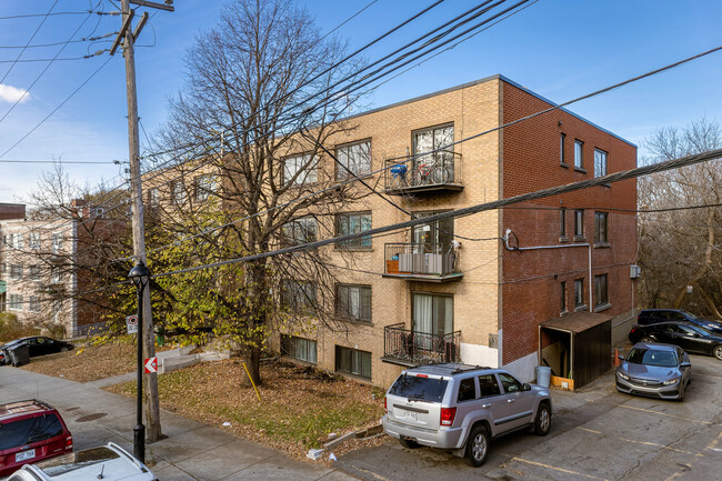 4985 De La Côte-Saint-Luc Ch in Montréal, QC - Building Photo - Building Photo