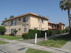 9715-9717 Imperial Hwy in Downey, CA - Building Photo