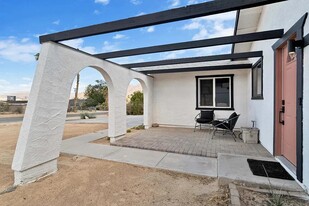 5954 Baileya Ave in Twentynine Palms, CA - Foto de edificio - Building Photo