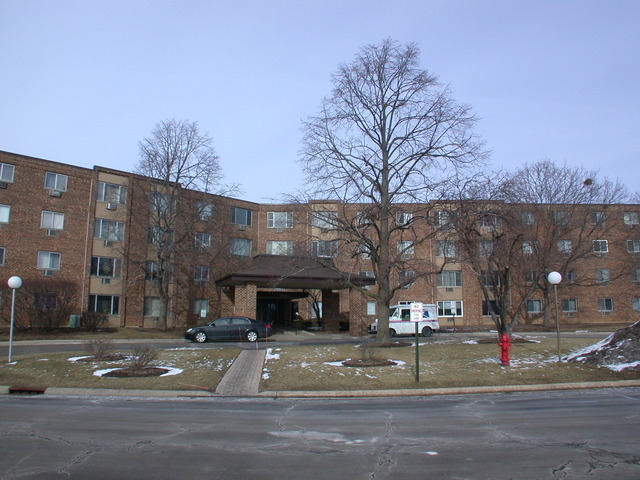 1880 Bonnie Ln-Unit -414 in Hoffman Estates, IL - Building Photo - Building Photo