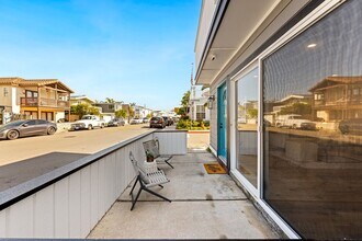 212 Orange St in Newport Beach, CA - Building Photo - Building Photo