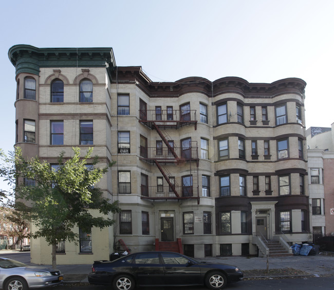 135 Albany Ave in Brooklyn, NY - Building Photo - Building Photo