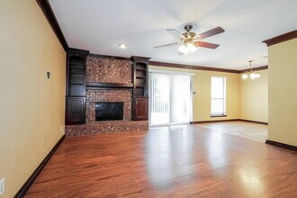1104 Meadow Lake Dr in Noble, OK - Foto de edificio - Building Photo
