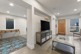 300 Bouldin Ave in Austin, TX - Building Photo - Building Photo