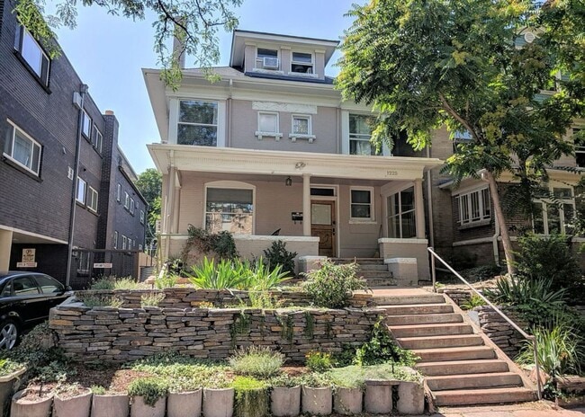 property at 1225 N Clarkson St