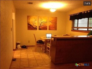 1706 Quail Run Dr in San Marcos, TX - Foto de edificio - Building Photo