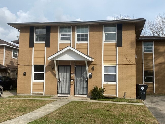 property at 1910 Pace Blvd