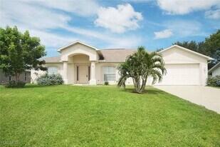 3522 SW 14th Pl in Cape Coral, FL - Building Photo