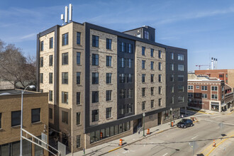 3Twenty Apartments in Madison, WI - Foto de edificio - Building Photo