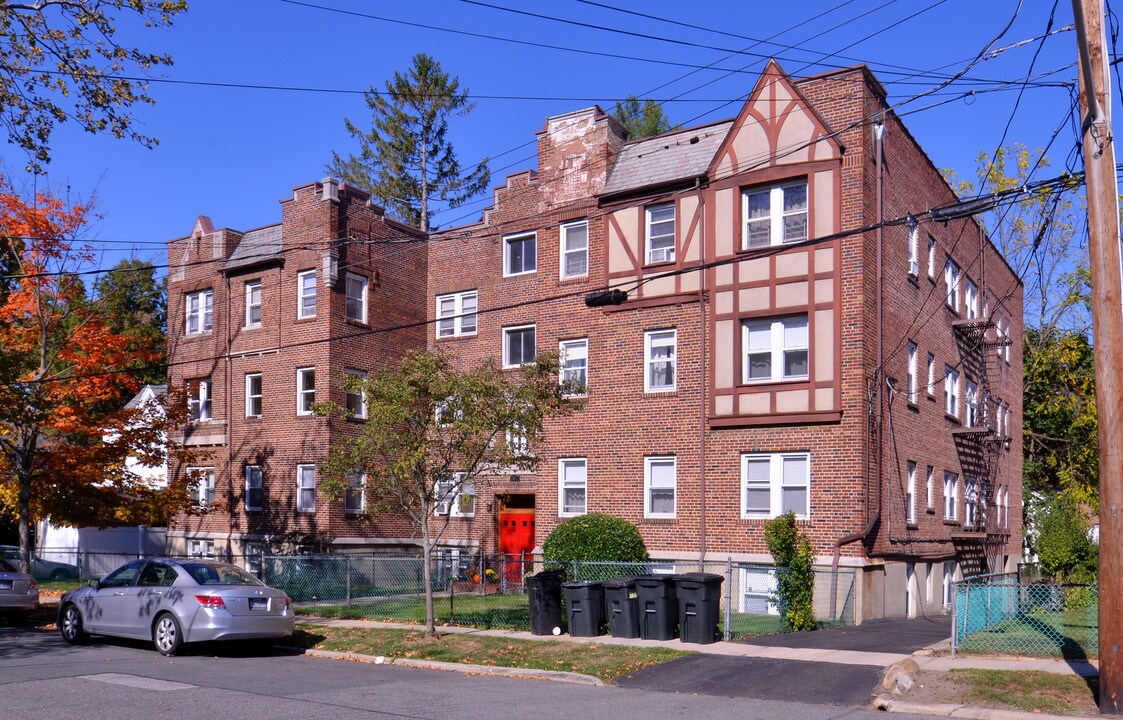 34 Merritt Ave in White Plains, NY - Building Photo