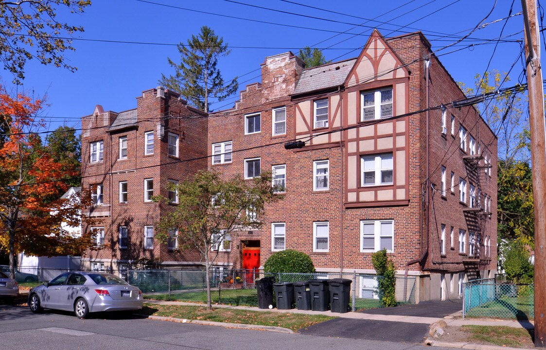 34 Merritt Ave in White Plains, NY - Foto de edificio