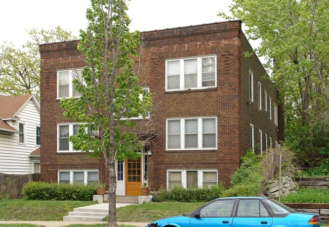 872 Raymond Ave in St. Paul, MN - Building Photo - Building Photo