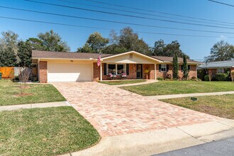 666 Fairway Ave NE in Fort Walton Beach, FL - Building Photo - Building Photo
