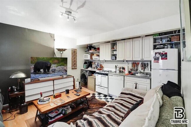 252 E 112th St in New York, NY - Building Photo - Building Photo